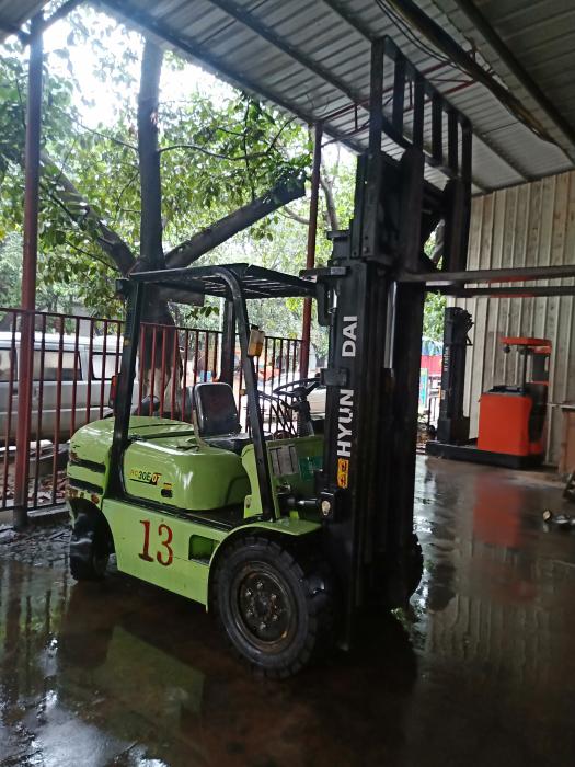 現代平衡重式叉車